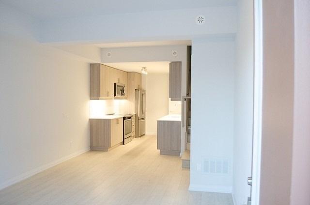 th09 - 1030 Portage Pkwy, Townhouse with 3 bedrooms, 2 bathrooms and 1 parking in Vaughan ON | Card Image
