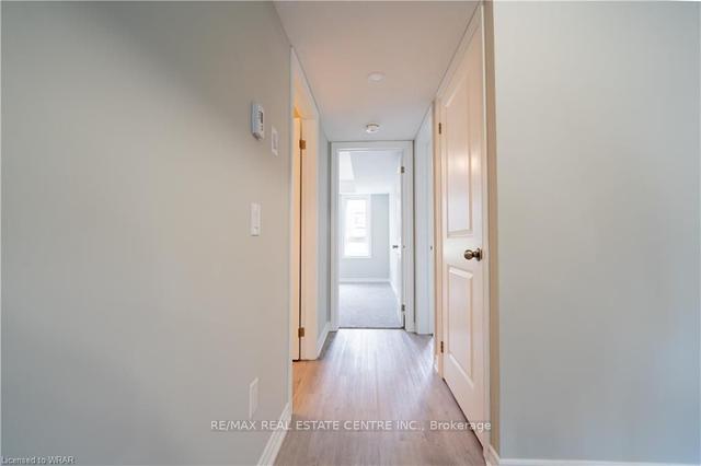 291 Chapel Hill Dr, Townhouse with 2 bedrooms, 1 bathrooms and 1 parking in Kitchener ON | Image 6