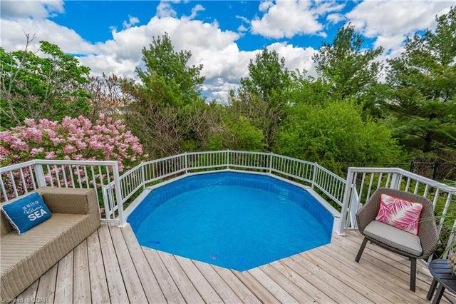 215 Farley Drive, House detached with 3 bedrooms, 2 bathrooms and 2 parking in Guelph ON | Image 39
