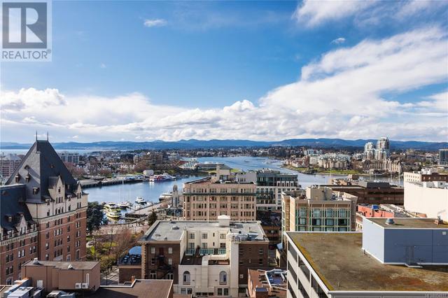 1702 - 707 Courtney St, Condo with 2 bedrooms, 2 bathrooms and 2 parking in Victoria BC | Image 2