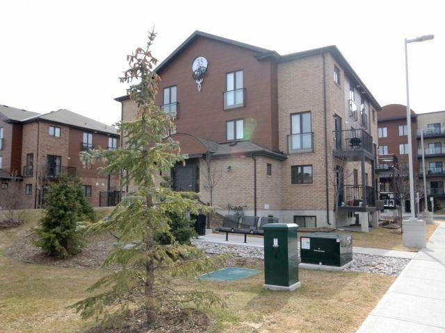 4 - 35 Madelaine Dr, Townhouse with 3 bedrooms, 2 bathrooms and 2 parking in Barrie ON | Image 1