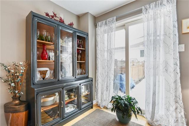 28 Redstone Lane, Townhouse with 3 bedrooms, 2 bathrooms and 2 parking in Ottawa ON | Image 8
