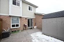 77 Brisbane Crt, Townhouse with 3 bedrooms, 4 bathrooms and 1 parking in Brampton ON | Image 20