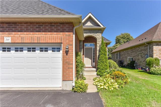 710 Garden Court Crescent, House semidetached with 3 bedrooms, 3 bathrooms and 4 parking in Woodstock ON | Image 2