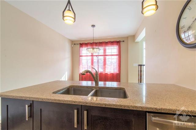613 Pamplona Private, Townhouse with 3 bedrooms, 3 bathrooms and 4 parking in Ottawa ON | Image 10