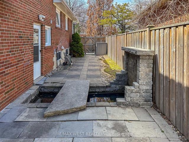 111 Poynter Dr, House detached with 4 bedrooms, 2 bathrooms and 6 parking in Toronto ON | Image 30