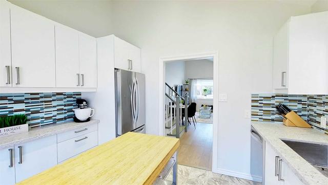 32 Copping Rd, House detached with 2 bedrooms, 2 bathrooms and 3 parking in Toronto ON | Image 9