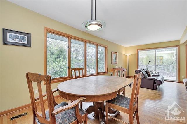 41 Cedar Road, House detached with 4 bedrooms, 2 bathrooms and 6 parking in Ottawa ON | Image 8
