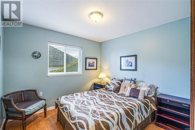 870 Fairways Dr, House detached with 3 bedrooms, 2 bathrooms and 4 parking in Qualicum Beach BC | Image 12