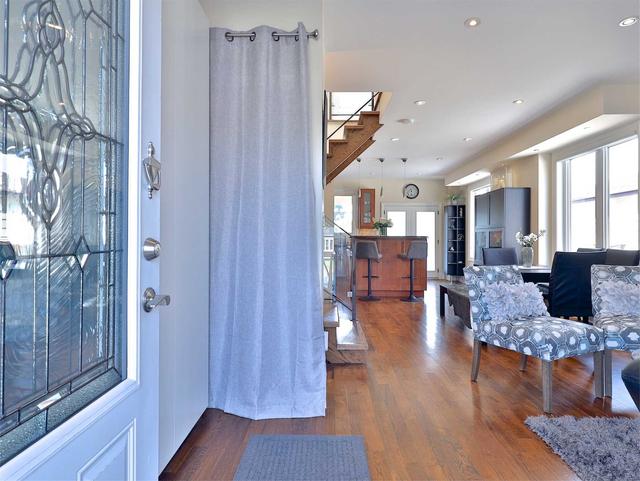 91 Simpson Ave, House detached with 2 bedrooms, 3 bathrooms and 2 parking in Toronto ON | Image 23