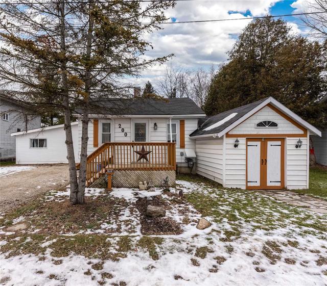 200 Sutherland St N, House detached with 3 bedrooms, 1 bathrooms and 3 parking in Clearview ON | Image 1