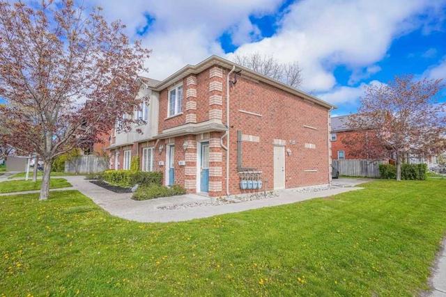 262 Bruce St, House detached with 8 bedrooms, 4 bathrooms and 5 parking in Oshawa ON | Image 1