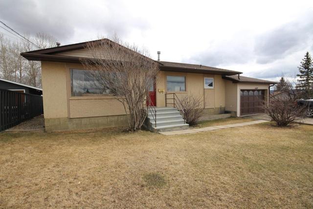 9420 Ravine Drive, House detached with 4 bedrooms, 2 bathrooms and 1 parking in Dawson Creek BC | Card Image