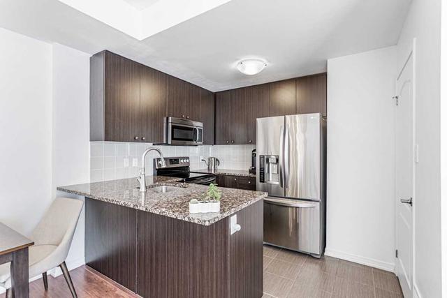 th 26 - 27 Coneflower Cres, Townhouse with 3 bedrooms, 3 bathrooms and 1 parking in Toronto ON | Image 3