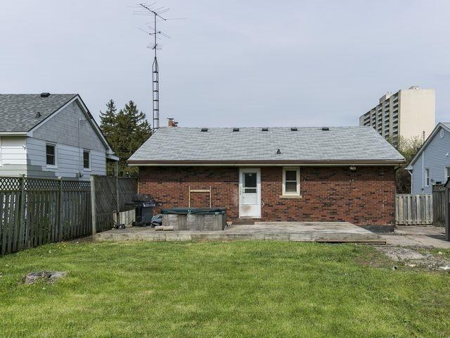 62 Lake Ave N, House detached with 2 bedrooms, 2 bathrooms and 8 parking in Hamilton ON | Image 16