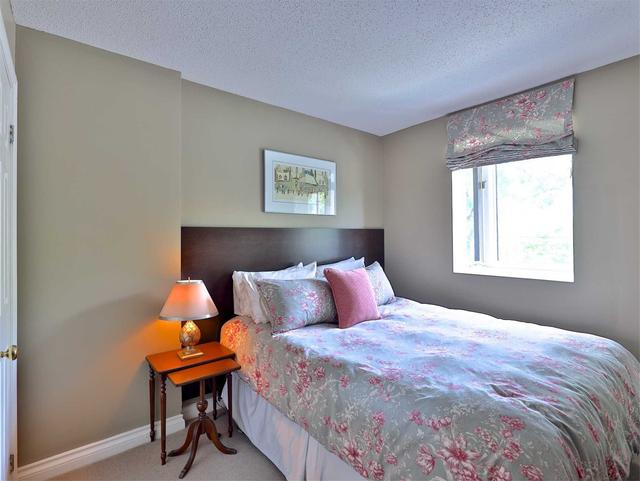 53 Moore Ave, House detached with 3 bedrooms, 2 bathrooms and 1 parking in Toronto ON | Image 6