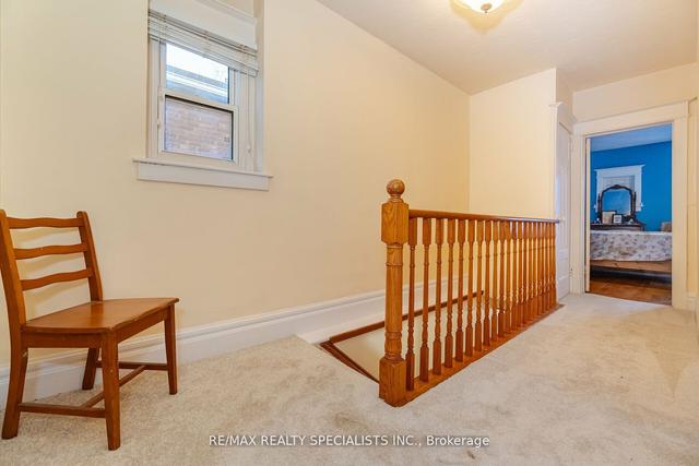 52 Hendrick Ave, House detached with 3 bedrooms, 2 bathrooms and 1 parking in Toronto ON | Image 7