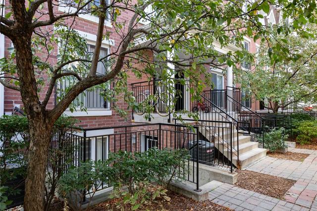 th918 - 16 Laidlaw St, Townhouse with 2 bedrooms, 1 bathrooms and 1 parking in Toronto ON | Image 1