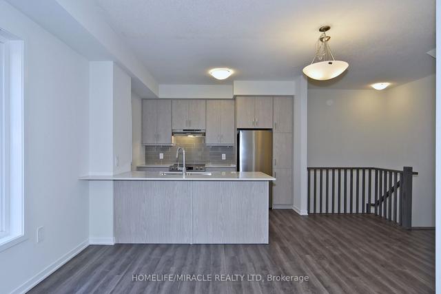 61 - 31 Honeycrisp Cres N, Townhouse with 2 bedrooms, 3 bathrooms and 1 parking in Vaughan ON | Image 2
