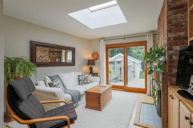 146 Aldwych Ave, House detached with 2 bedrooms, 2 bathrooms and 2 parking in Toronto ON | Image 7