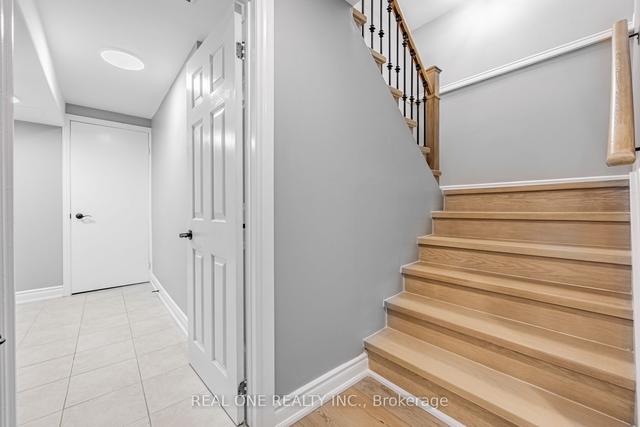 55 Verne Cres, House detached with 3 bedrooms, 4 bathrooms and 5 parking in Toronto ON | Image 28