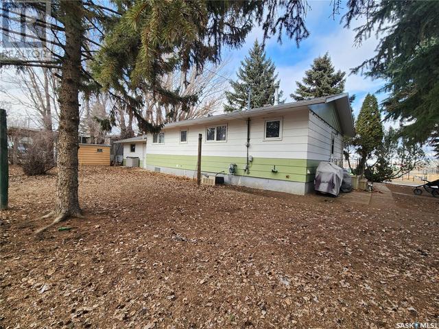 810 Healy Avenue, House detached with 2 bedrooms, 2 bathrooms and null parking in Radville SK | Image 37