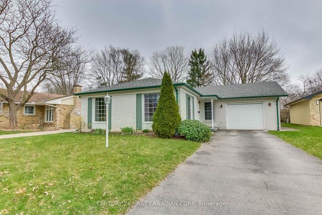 147 Maxwell Cres, House detached with 3 bedrooms, 1 bathrooms and 4 parking in London ON | Image 1