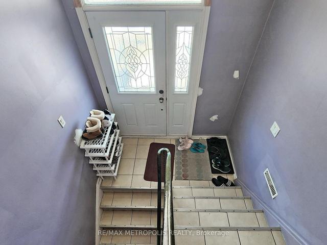 161 Ardwick Blvd, House semidetached with 3 bedrooms, 2 bathrooms and 3 parking in Toronto ON | Image 16