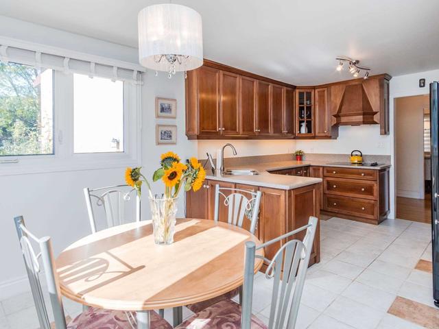 82 Bonnyview Dr, House detached with 4 bedrooms, 3 bathrooms and 4 parking in Toronto ON | Image 5