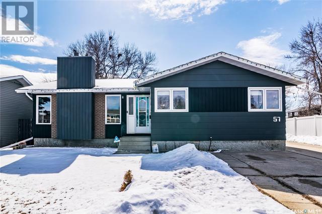 57 Crocus Road, House detached with 4 bedrooms, 3 bathrooms and null parking in Moose Jaw SK | Image 2