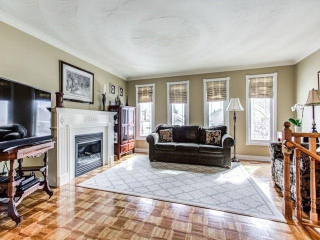 106 Regina Ave, House detached with 3 bedrooms, 3 bathrooms and 2 parking in Toronto ON | Image 4