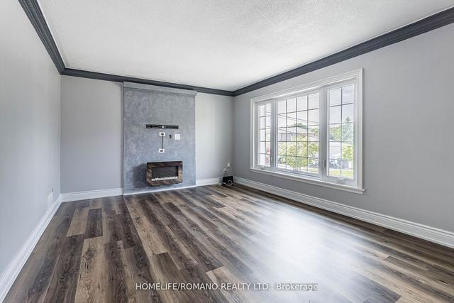 31 Gracefield Ave, House detached with 3 bedrooms, 2 bathrooms and 5 parking in Toronto ON | Image 36