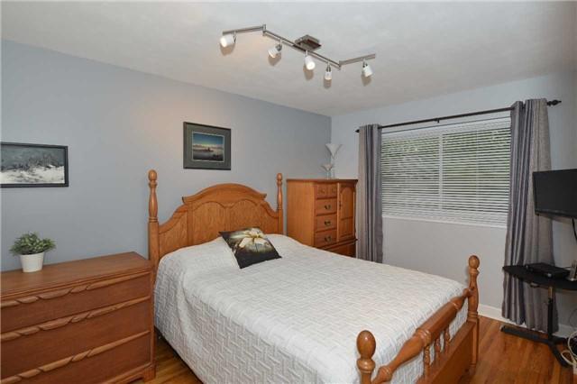 3 Puckeridge Cres, House detached with 3 bedrooms, 2 bathrooms and 2 parking in Toronto ON | Image 9