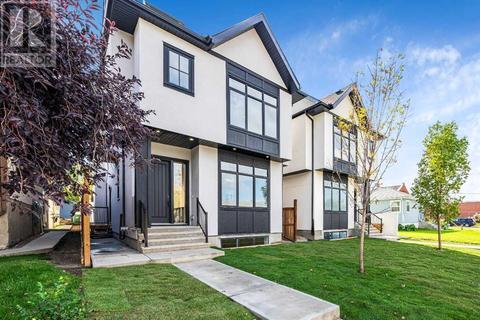 209 29 Avenue Ne, House detached with 5 bedrooms, 3 bathrooms and 2 parking in Calgary AB | Card Image