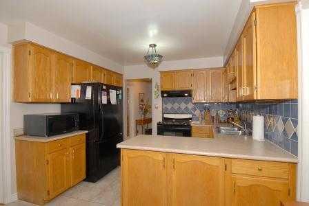 81 Windrush Tr, House detached with 4 bedrooms, 3 bathrooms and 4 parking in Toronto ON | Image 2