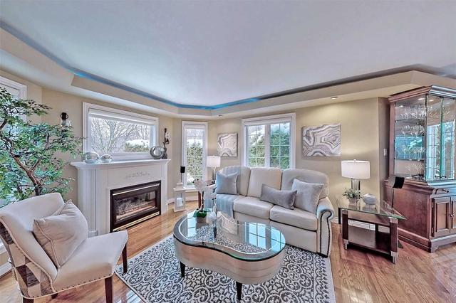 48 Meadowbrook Lane, House attached with 3 bedrooms, 3 bathrooms and 3 parking in Markham ON | Image 3