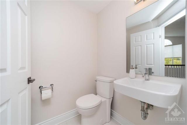 94 Shaughnessy Crescent, House detached with 3 bedrooms, 3 bathrooms and 6 parking in Ottawa ON | Image 18
