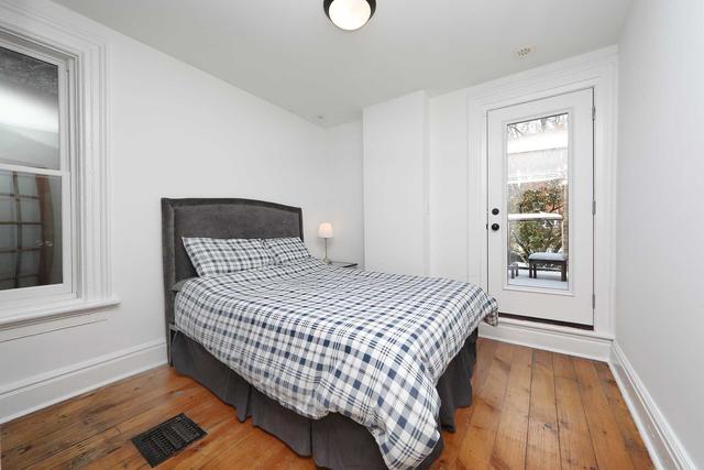 220 Ontario St, House attached with 3 bedrooms, 2 bathrooms and 1 parking in Toronto ON | Image 4
