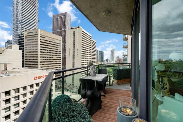 1802 - 300 Bloor St E, Condo with 2 bedrooms, 2 bathrooms and 1 parking in Toronto ON | Image 15