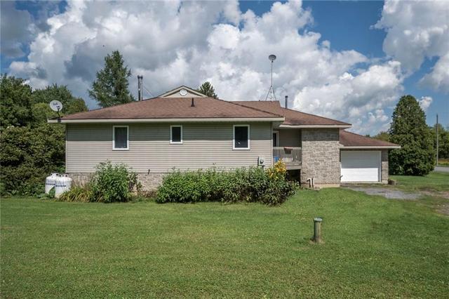 17667 Island Road, House detached with 4 bedrooms, 3 bathrooms and 6 parking in South Stormont ON | Image 5