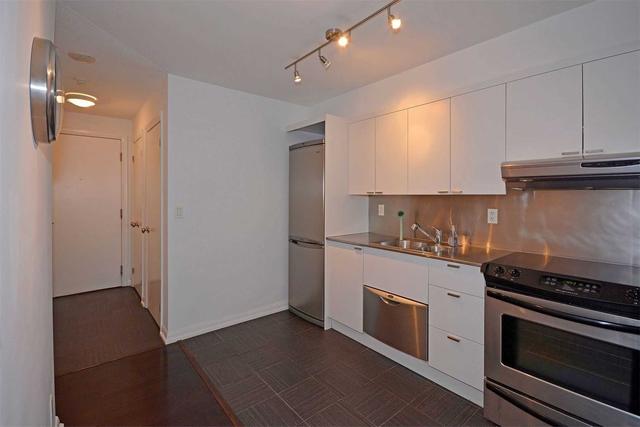 733 - 111 Elizabeth St, Condo with 2 bedrooms, 2 bathrooms and 1 parking in Toronto ON | Image 26