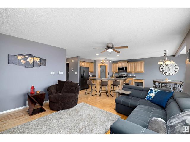 9404 106 Av, House detached with 3 bedrooms, 2 bathrooms and null parking in Morinville AB | Image 15