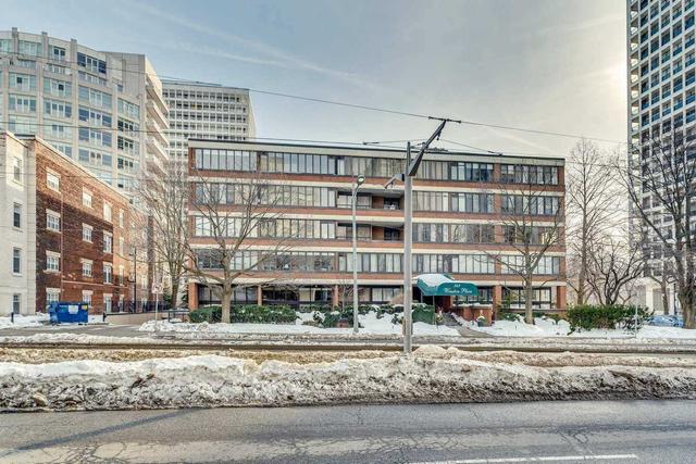 403 - 349 St Clair Ave W, Condo with 2 bedrooms, 3 bathrooms and 1 parking in Toronto ON | Image 1