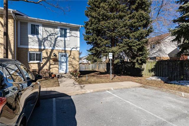 15 - 38 Elma Street, House attached with 3 bedrooms, 1 bathrooms and null parking in St. Catharines ON | Image 4
