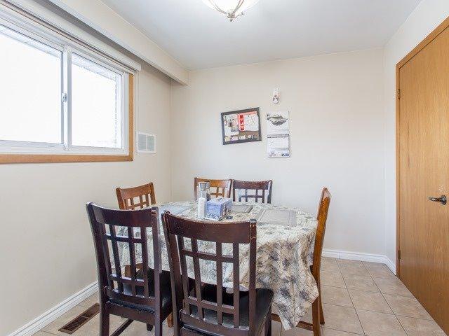 23 Starcross Crt, House detached with 3 bedrooms, 3 bathrooms and 4 parking in Toronto ON | Image 8