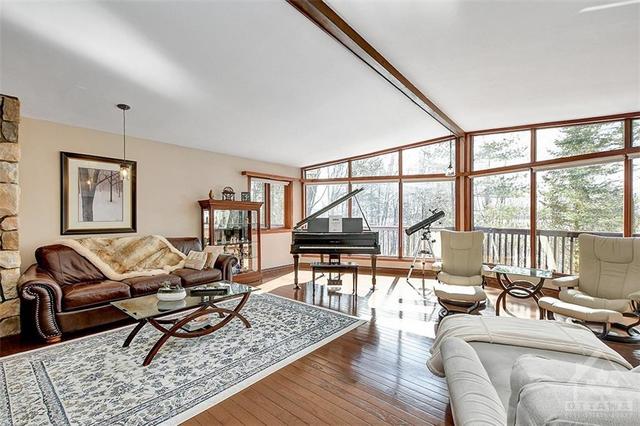 3640 White Pine Court, House detached with 5 bedrooms, 3 bathrooms and 6 parking in Ottawa ON | Image 5