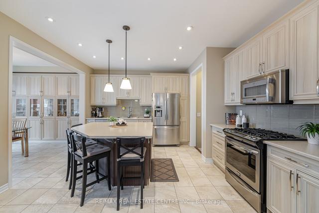 1039 Biason Circ, House detached with 4 bedrooms, 3 bathrooms and 4 parking in Milton ON | Image 6