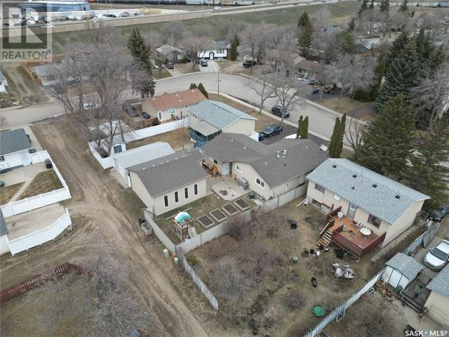 418 Mcmaster Crescent, House detached with 4 bedrooms, 2 bathrooms and null parking in Saskatoon SK | Image 5