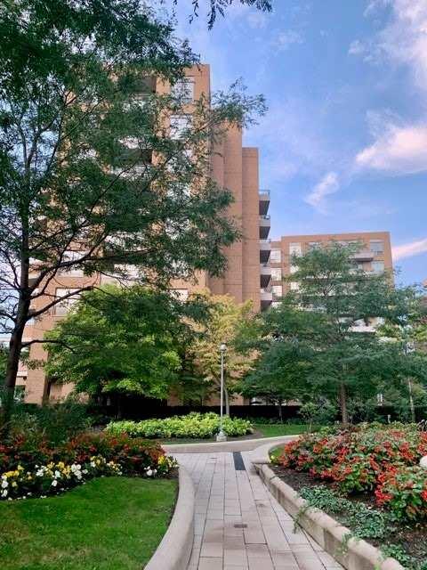 lph 17 - 245 Davisville Ave, Condo with 2 bedrooms, 1 bathrooms and 1 parking in Toronto ON | Image 9