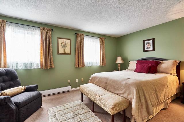 11 Parker Cres, Townhouse with 3 bedrooms, 2 bathrooms and 2 parking in Ajax ON | Image 15